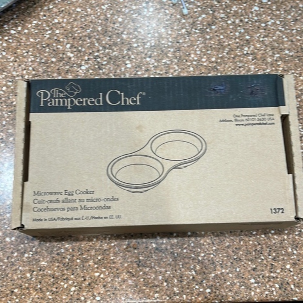The pampered chef, microwave, egg cooker, new in box